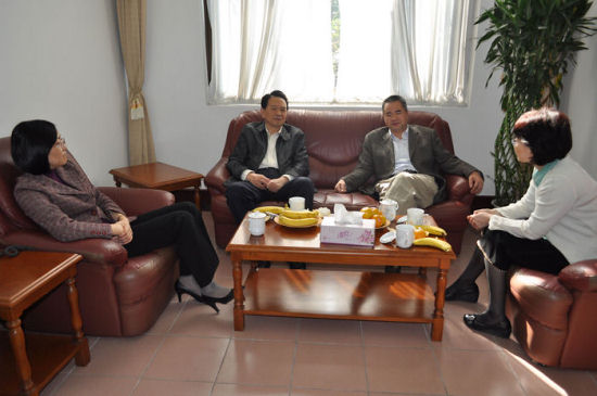 市政协民宗委领导走访华东神学院 市政协民宗委领导走访华东神学院